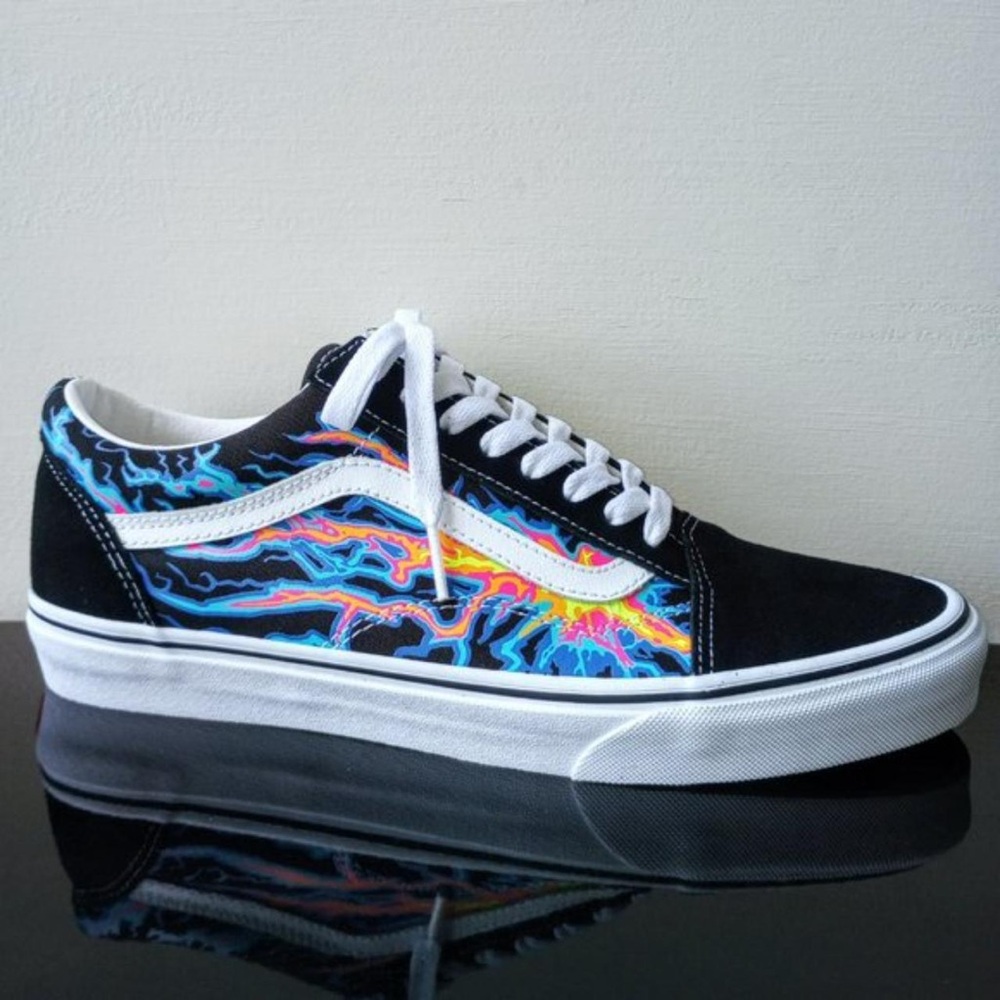 Vans Old Skool Electric Flame Black/True White
US Men 4.5
US Women 6.0 - Picture 3 of 3